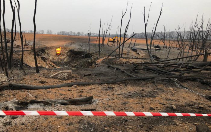 Унаслідок вибуху повністю знищено 30 метрів газопроводу. Фото пресслужби ГУ ДСНС України у Полтавській області.